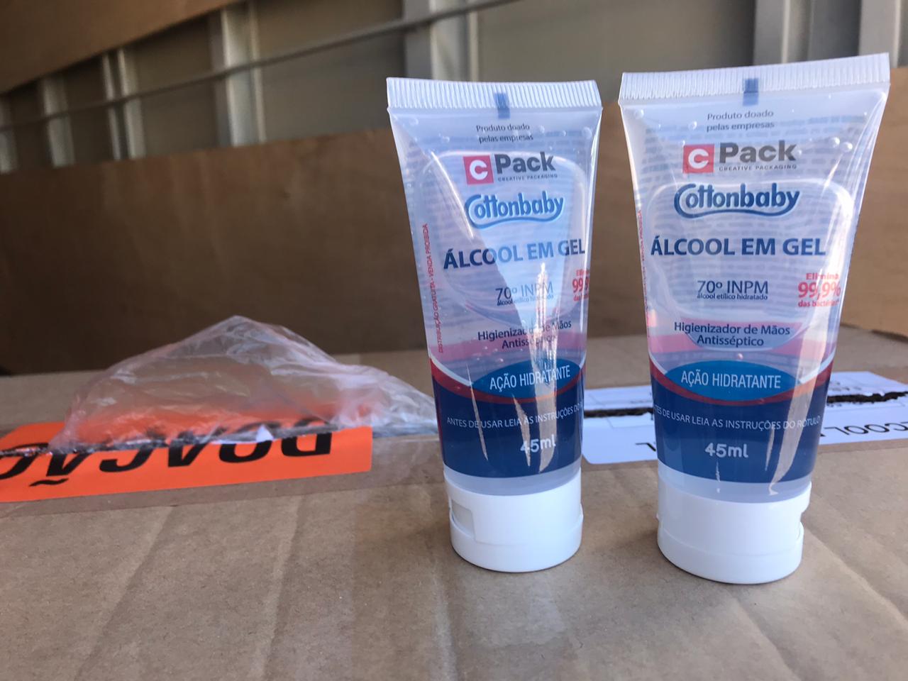 Doação de álcool em gel para entidades da região